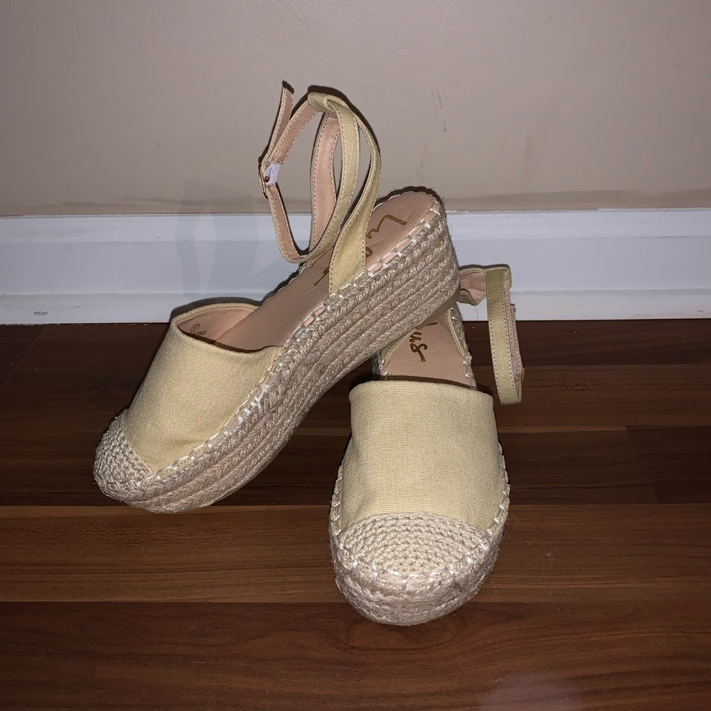 Lulu’s Janelle Black Flatform Espadrilles